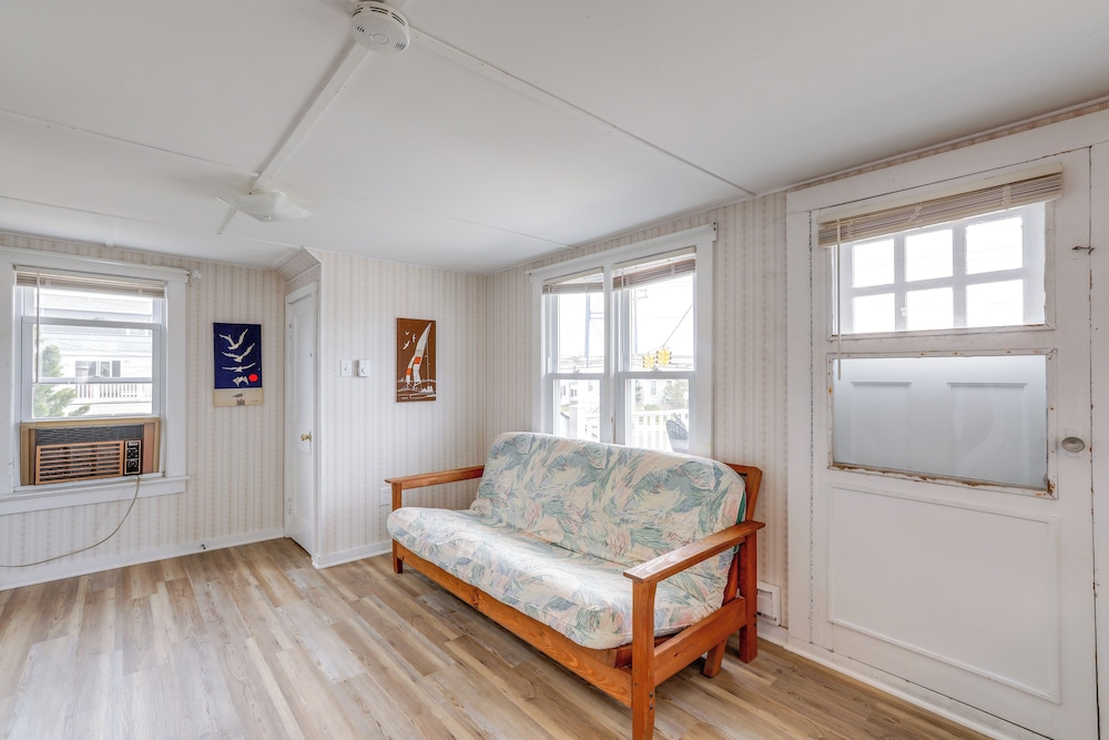 8 Mi Barnegat Lighthouse: Apt w/ Balcony!