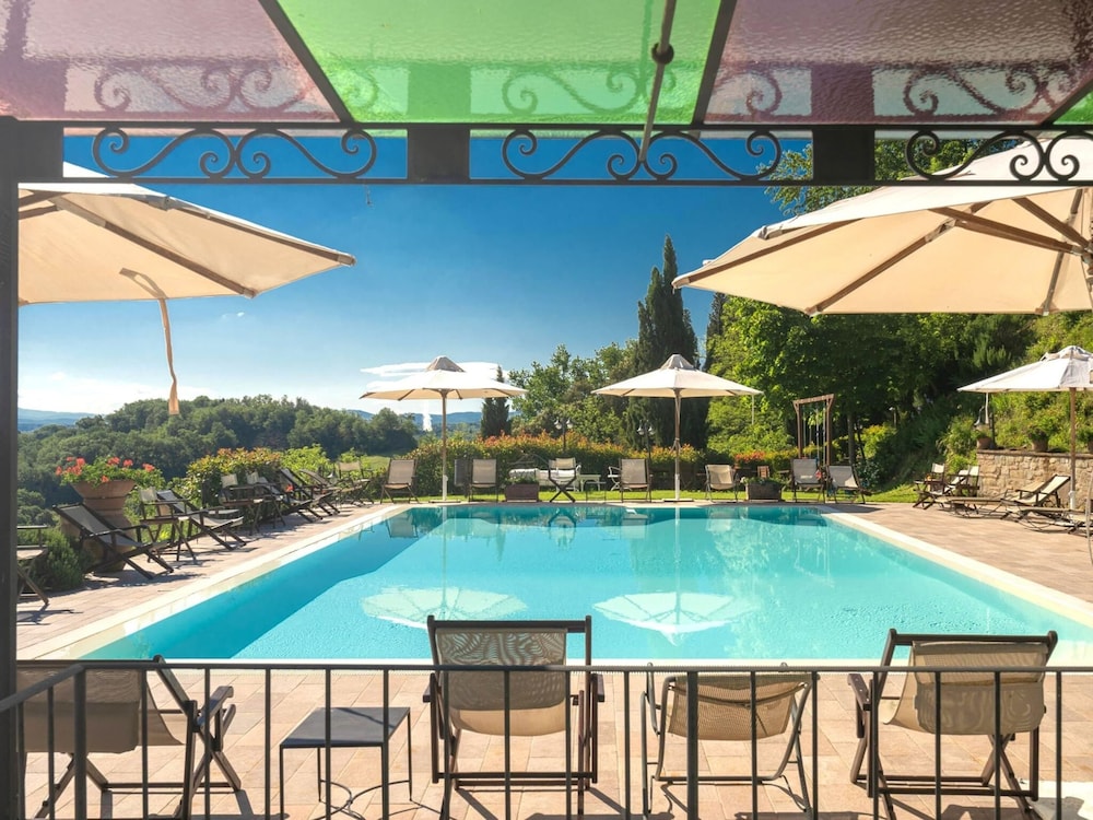 Apartment in Tuscany With Pool & Garden