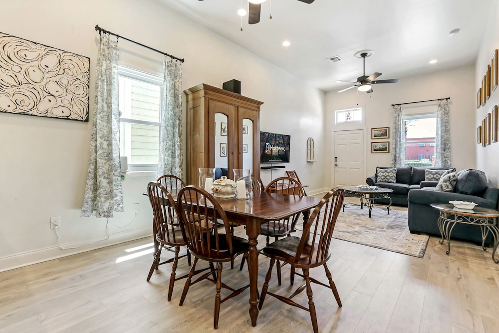 New Orleans Vacations - Renovated Historic 4BR House Near Magazine St Uptown - Property Image 24