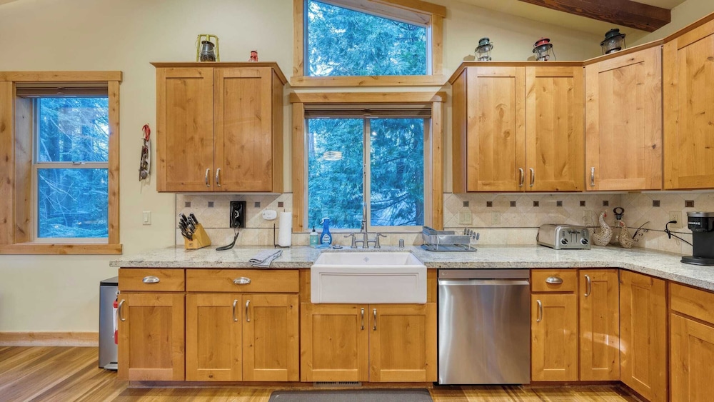Cozy Tahoe Retreat w/ Hot Tub, Movie Room & Forest Views Tahoma Getaway by Avantstay
