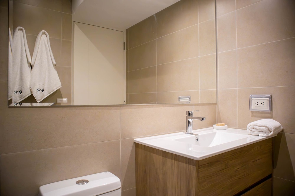 Majestic 2BR With Modern Pool in Miraflores