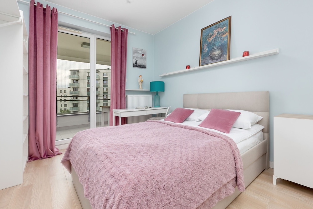 Cozy Nowaka-jezioranskiego by Renters view 4