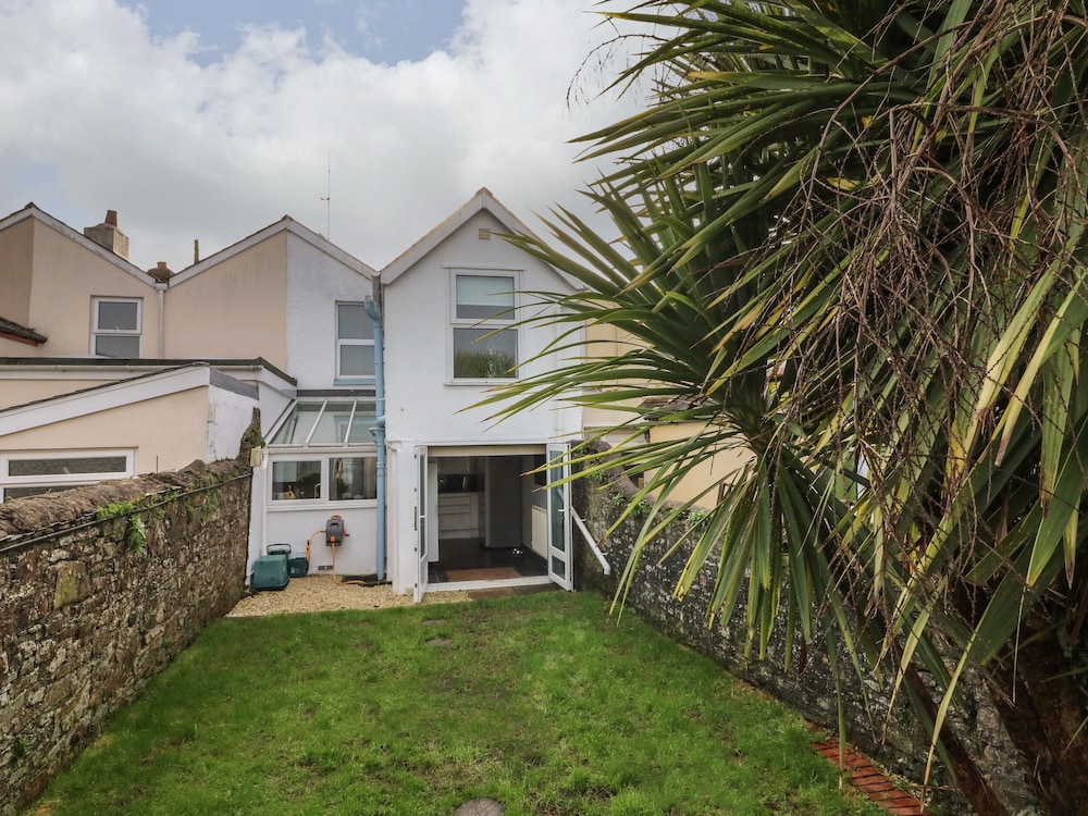 6 Milton Place