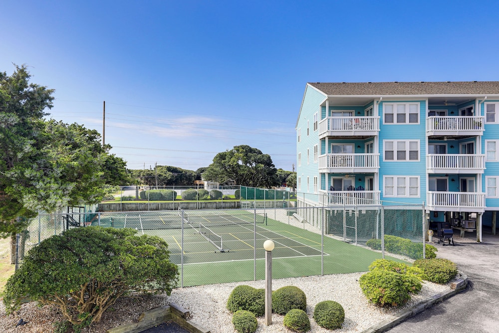 Marina Views, Walk to Beach: Atlantic Beach Condo!