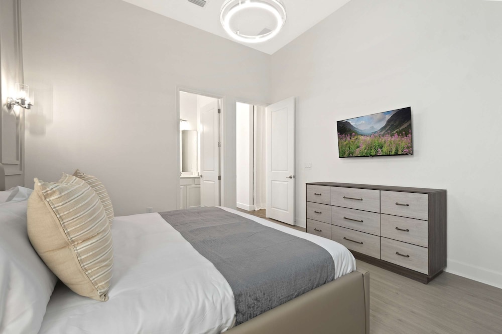 Magical 15-bedroom Villa Game Room, Theater & More!
