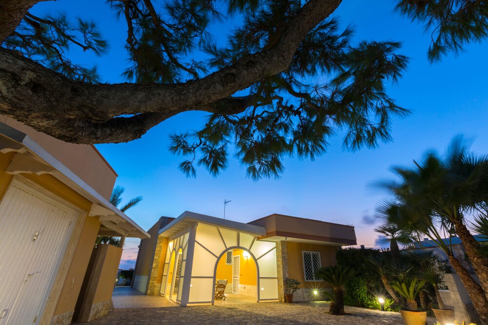 Villa Solare con piscina fronte mare view 3