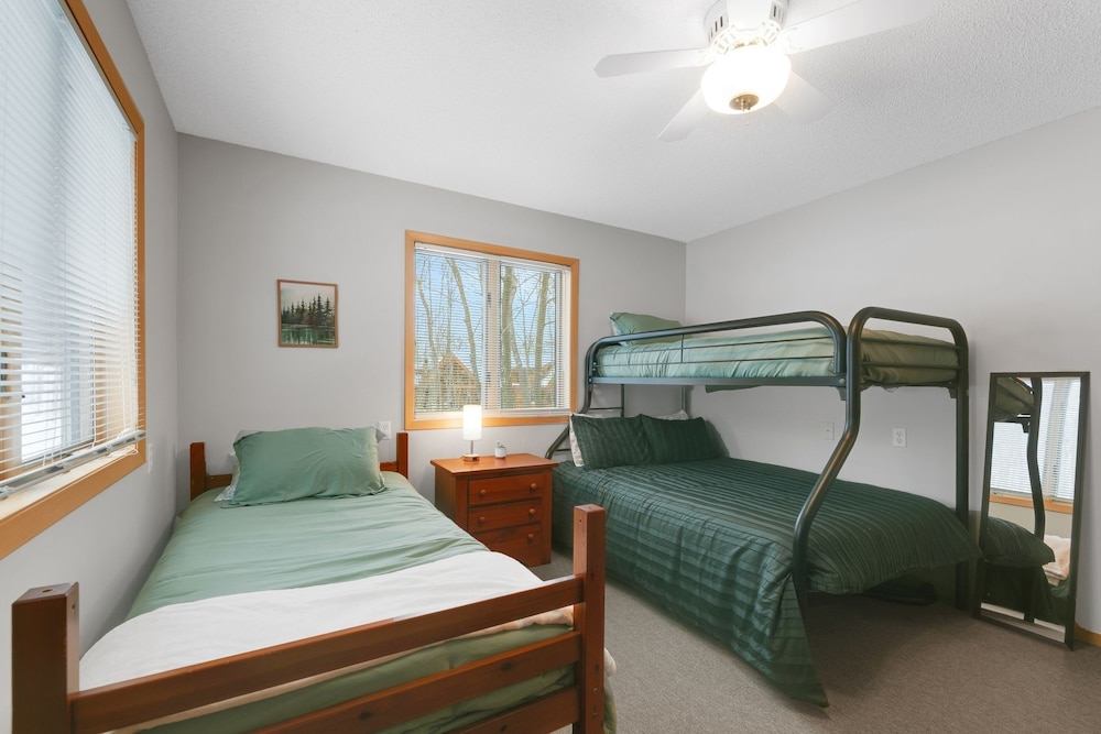 Spacious 8-BR Leech Lake Retreat w/ Game Room