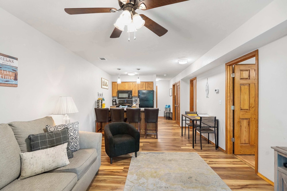 The Greenview Haven: Cozy For 6!