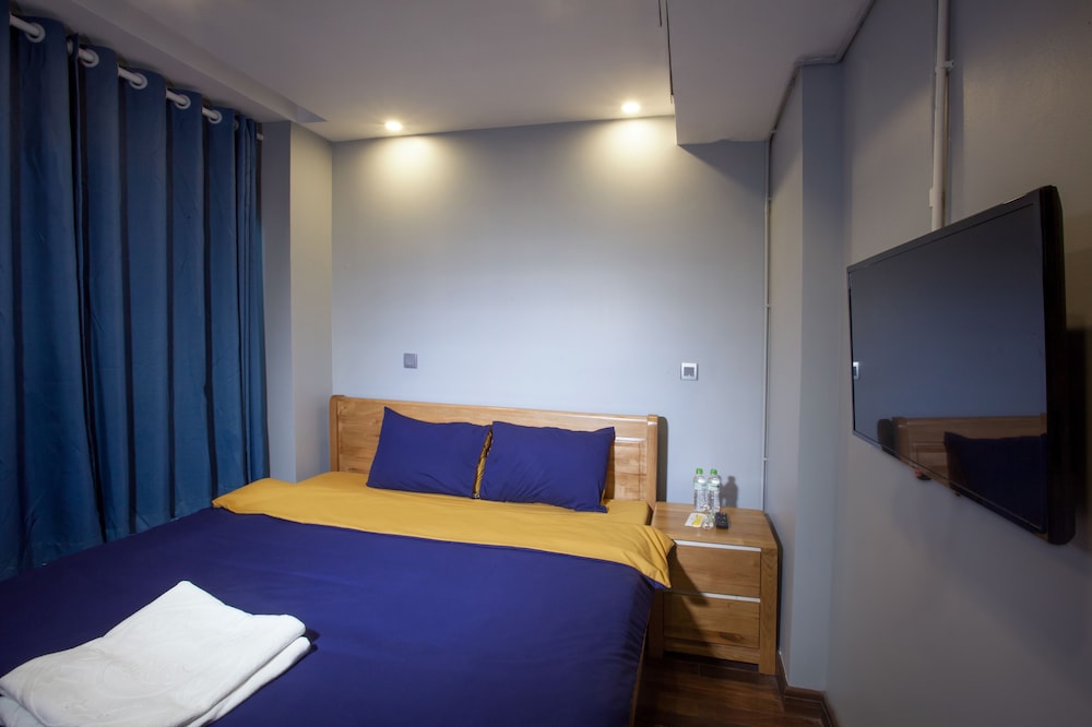 RedDoorz Hostel @ Signature Inn