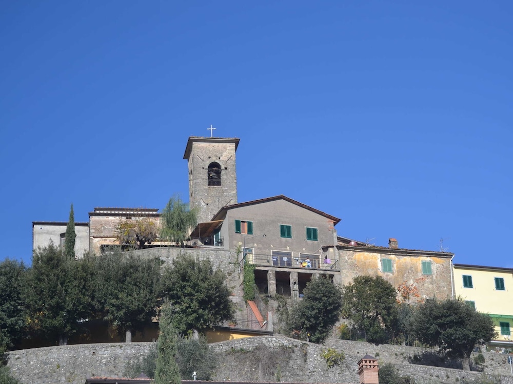 Photo 8