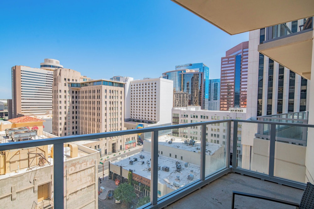 ROVE LIVING/KL - 44 Monroe