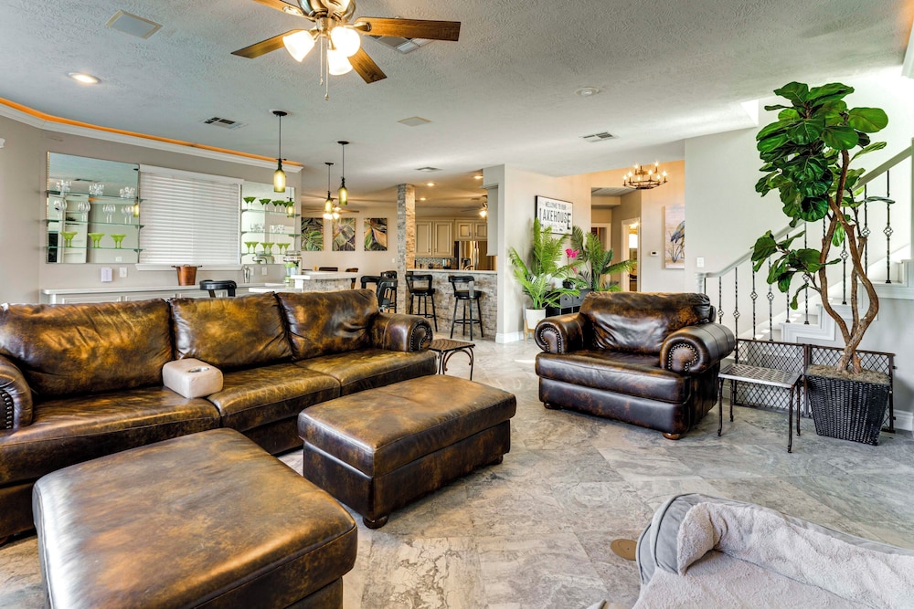 Waterfront Lake Conroe Home w/ Pool Access!