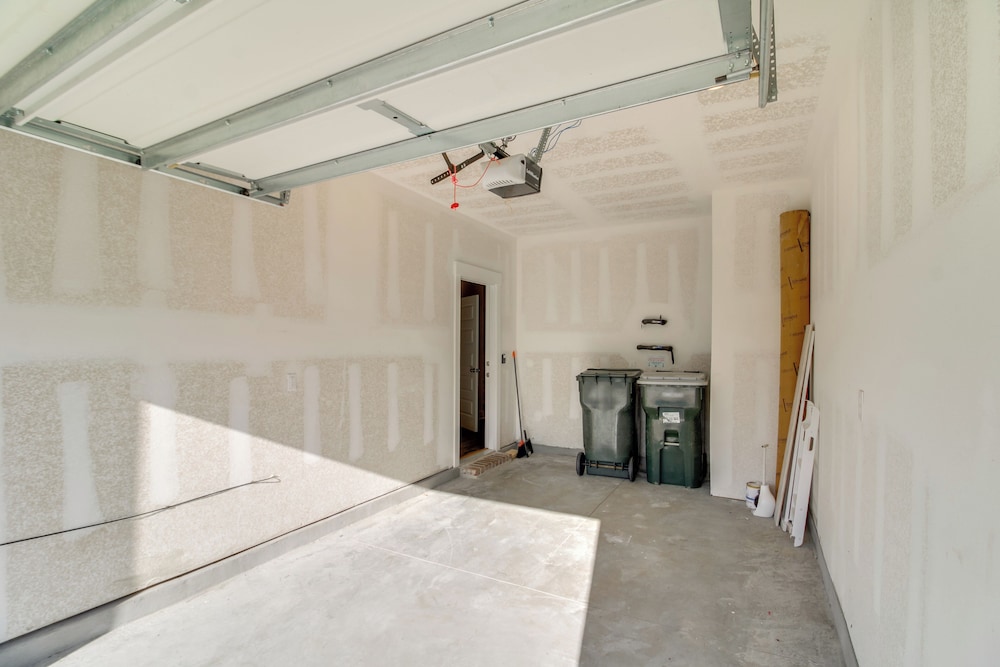 Pensacola Retreat w/ Pool Access, 20 Mi to Beach