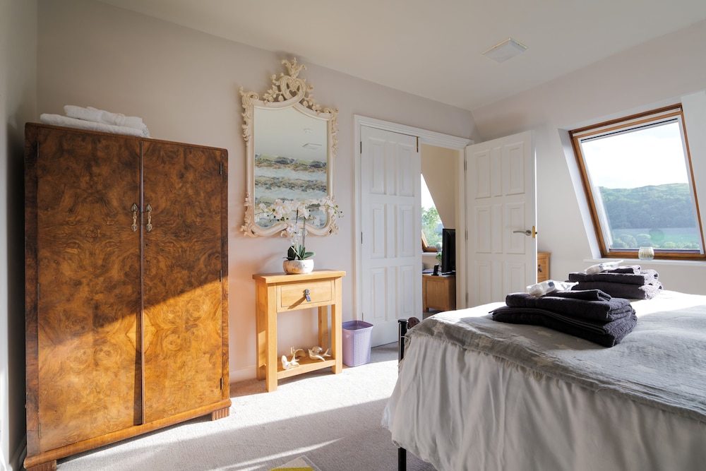 Serendipity- Romantic 1-bed Apt Ambleside view 3