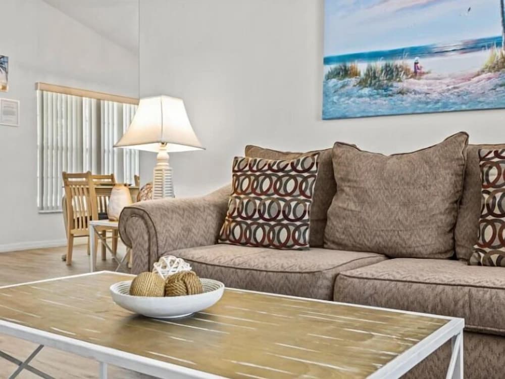 Sunny Private Pool & Spa & Fenced Yard. Nr Parks