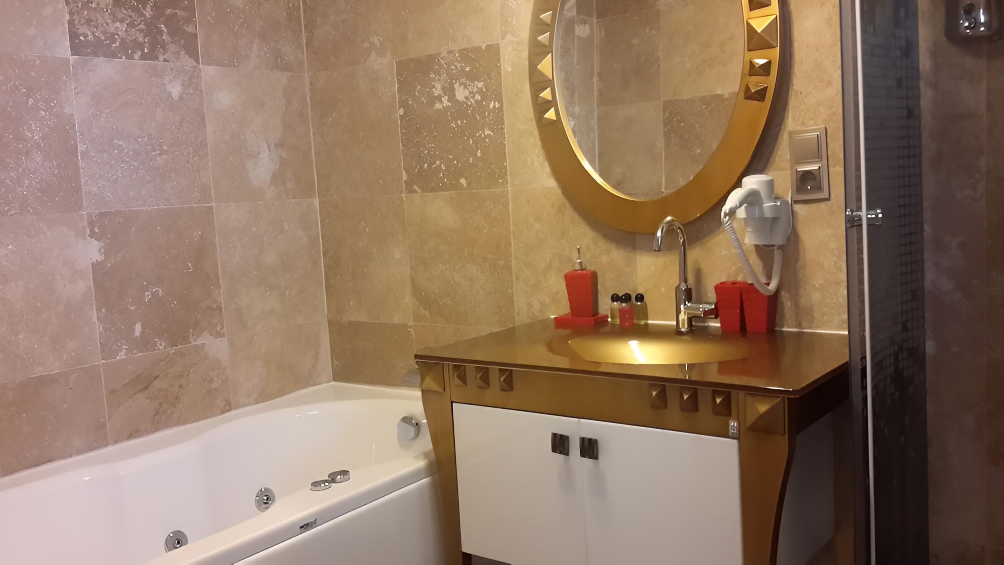 Dedeli Deluxe Hotel