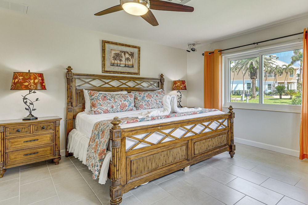 Waterfront Retreat w/ Boat Dock & Yard in Ft Myers