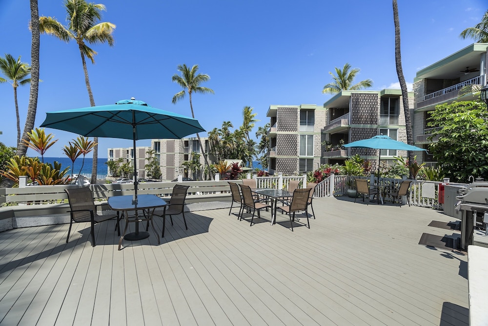 Alii Villas 218 1 Bedroom Condo by RedAwning