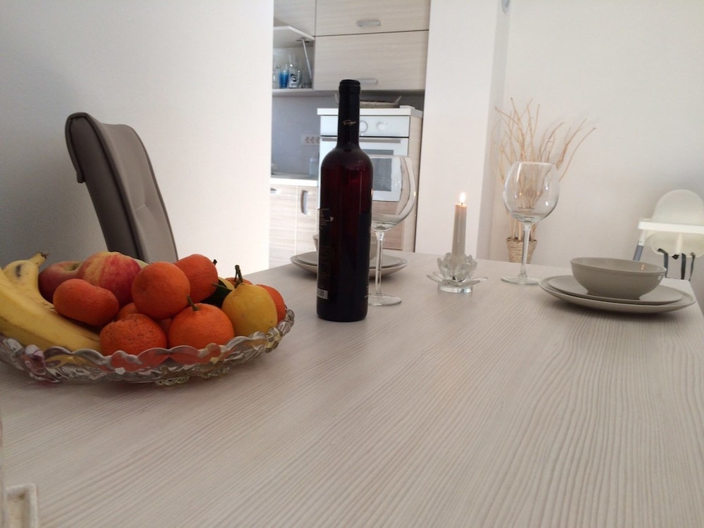 Apartment Hennion / Two Bedrooms A3 Liam view 3