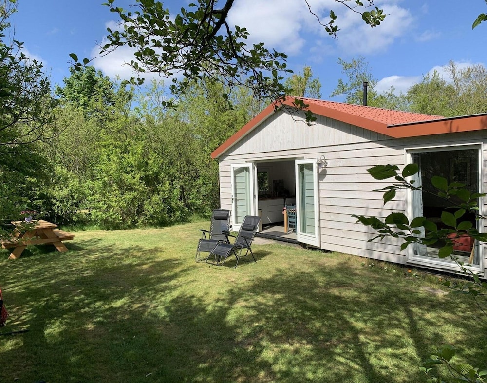 Renovated Bungalow With Garden for Families