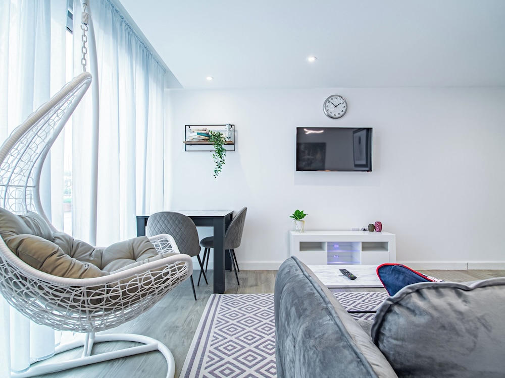 Avo Apartment - Modern Style & Great Location