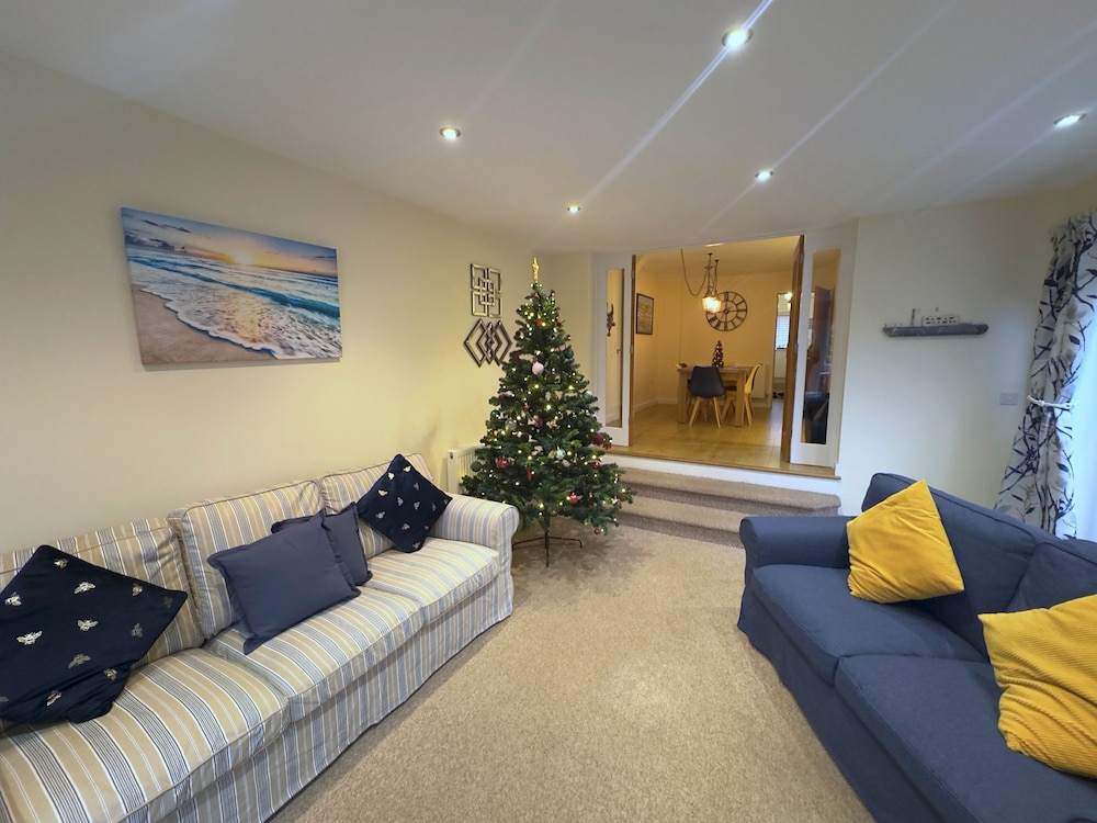 Stylish Margate Coastal Home Parking By Adliv