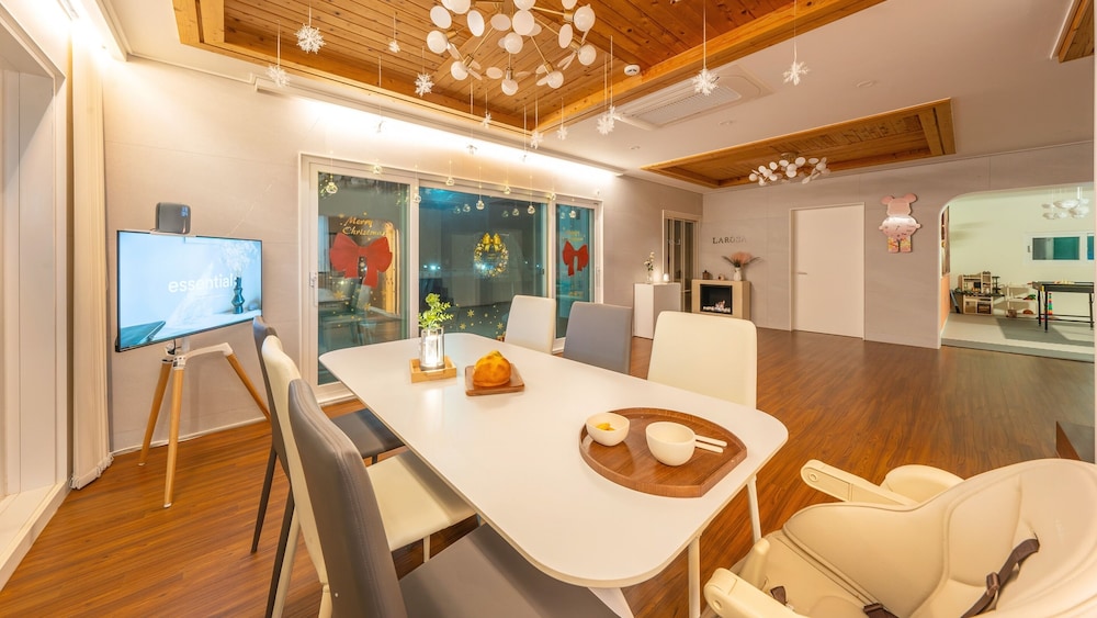 Yeosu La Rosa Private Pool Villa Pension