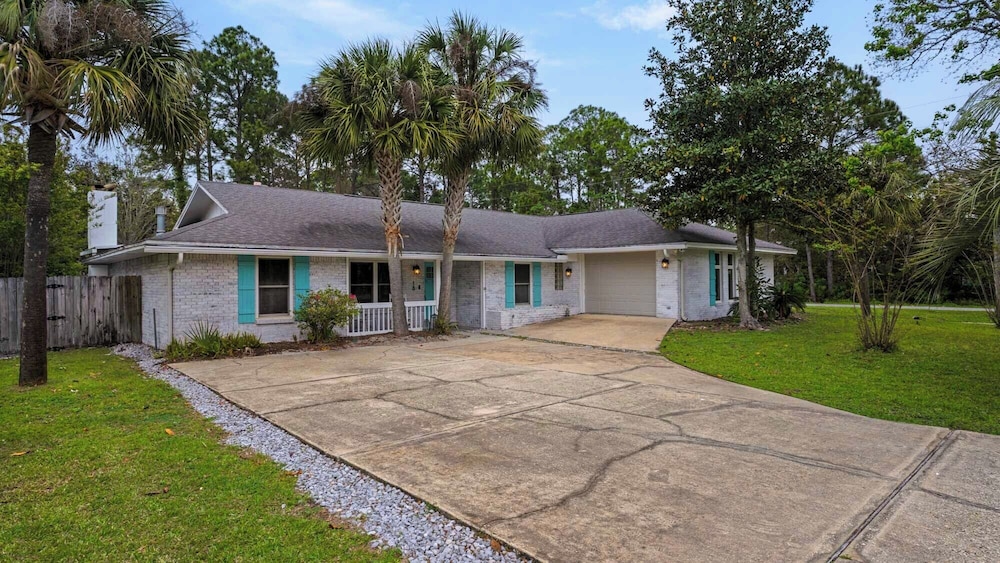 Spacious Retreat w/ Private Pool, Spa, Fireplace + Attraction Tickets!