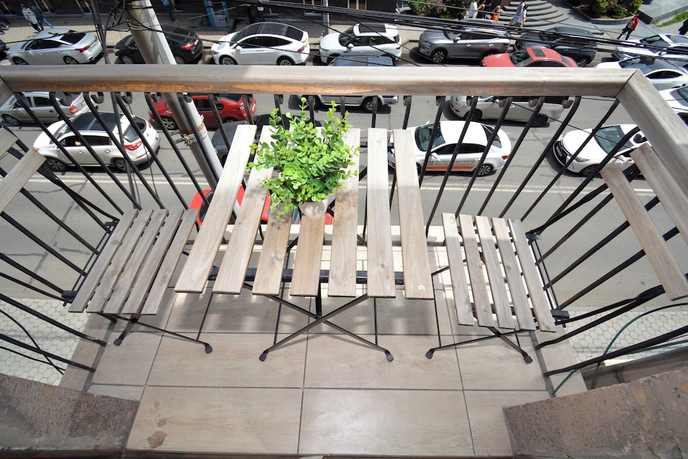 Apartment with balcony on Nalbandyan