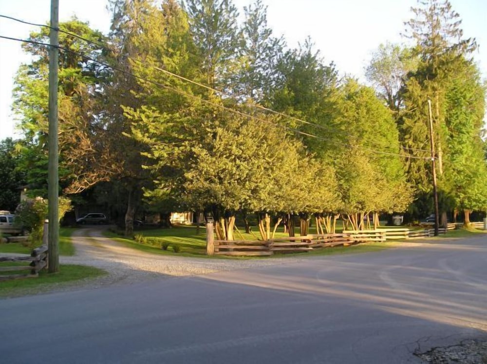 Cedar Wood Lodge B&B