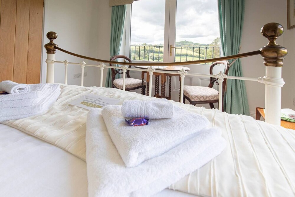 Stunning 6-bed House With Huge Garden on Dartmoor view 4