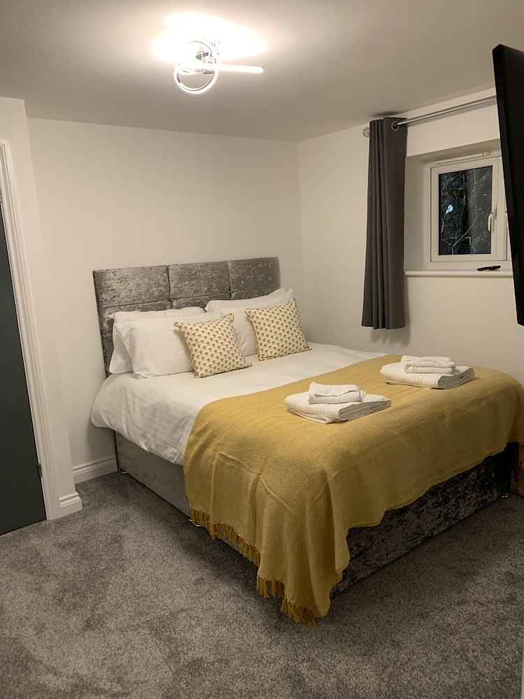 2 Bed- Harmony Court Luxury 2 bed Apartment view 4