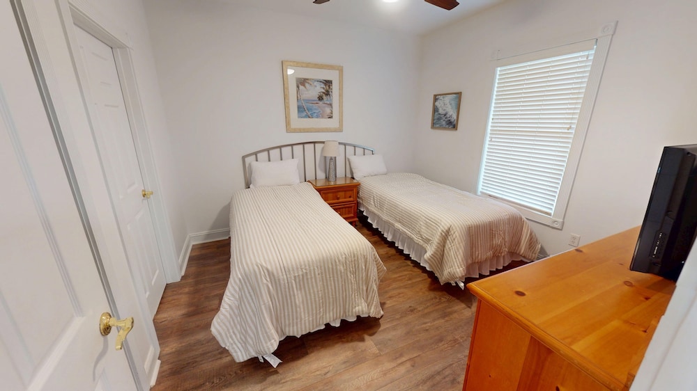 Magnolia Pointe Luster Leaf 4833-202 2 Bedroom Condo