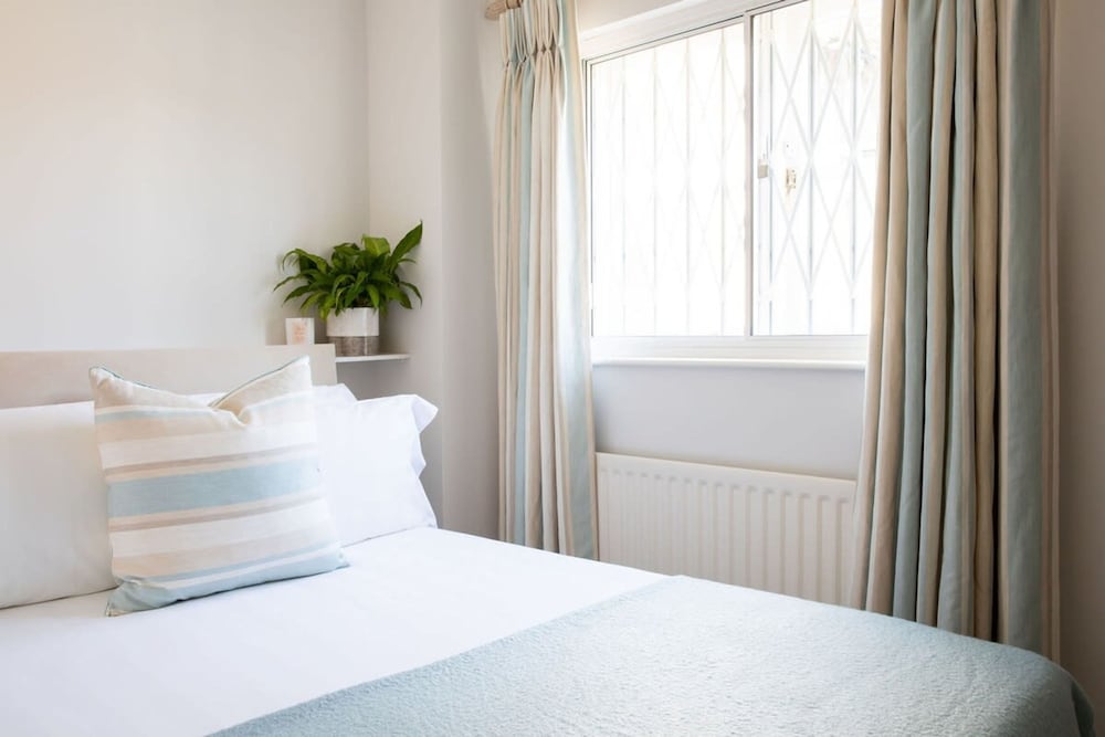 Central Chichester 3bd Mews House For Up To 6