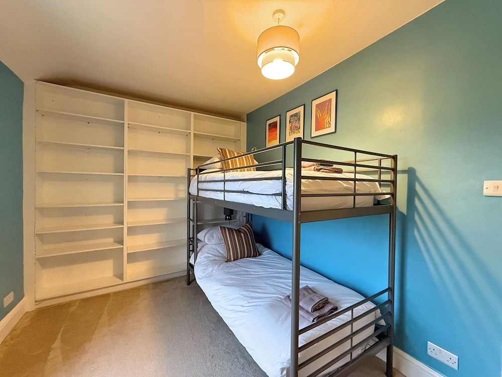 Spacious 4BR Retreat for 8