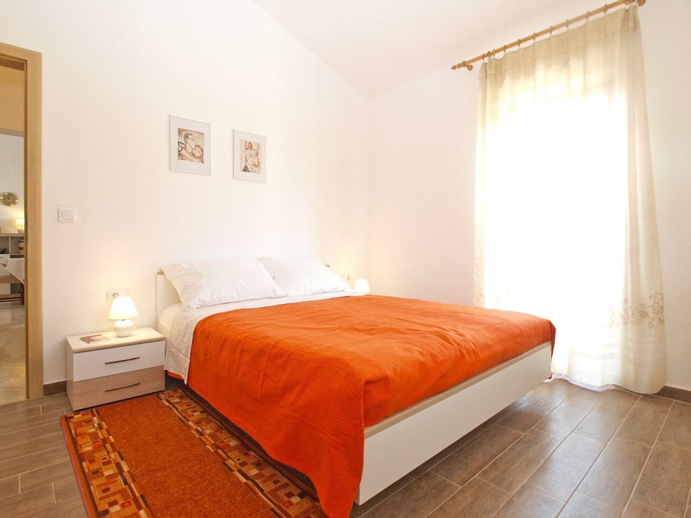Apartment 1611