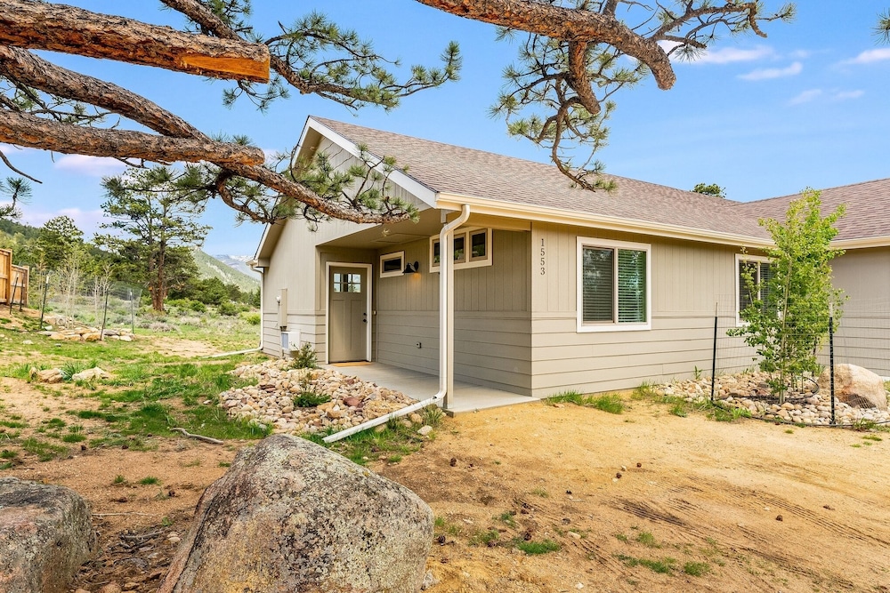 Serenity In The Rockies 2 Bedroom Townhouse by RedAwning view 4