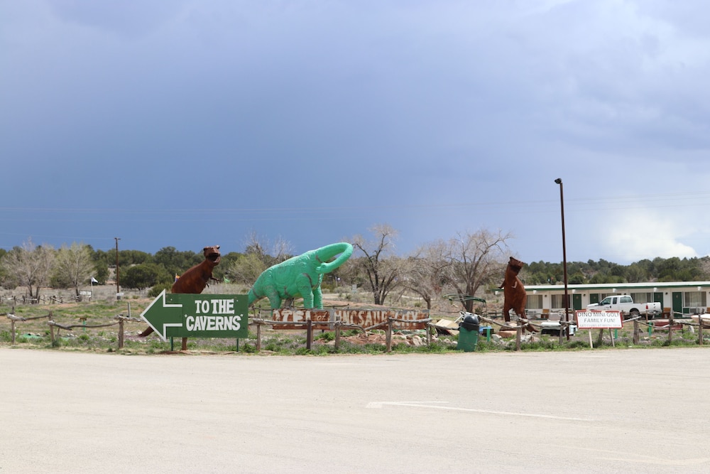 Grand Canyon Caverns Inn