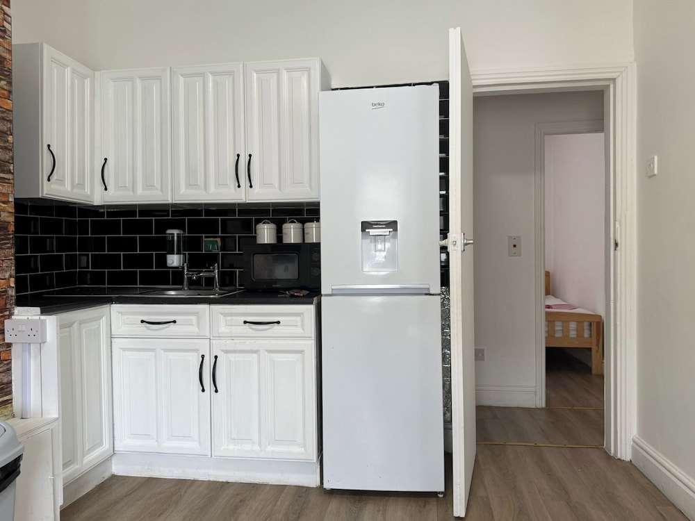 Blackpool - Apartment - Sleeps 6- Coastal Stay