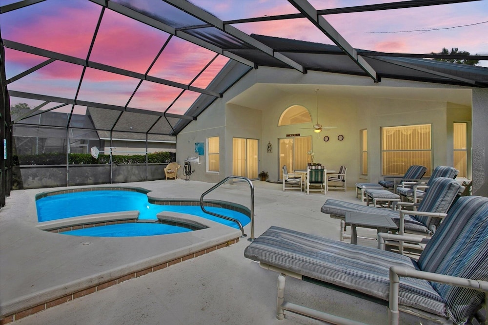 4 Bedroom Private Pool+Spa Home 8 Miles to Disney 4 Home