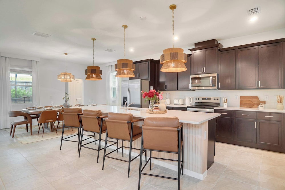 Luxury 7BR Villa, Pool, Spa & Game Room