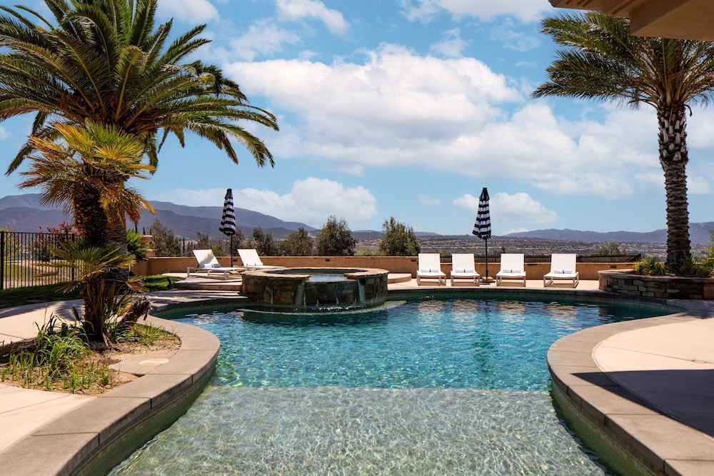 Sangiovese By Avantstay Spectacular Estate w Pool Hot Tub Putting Green