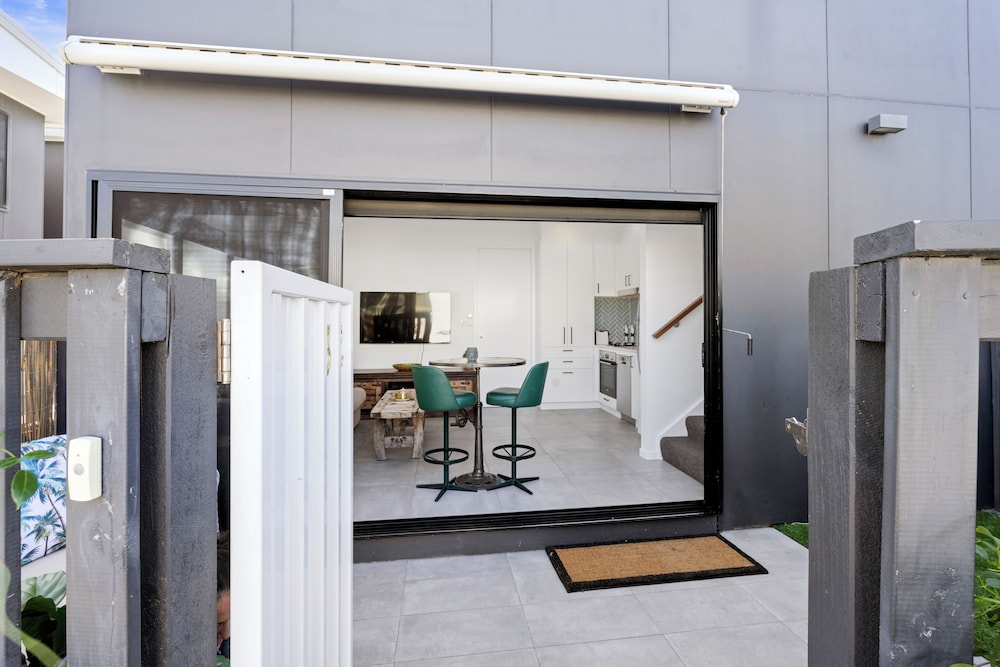 1 Bedroom Modern Townhouse in Casuarina