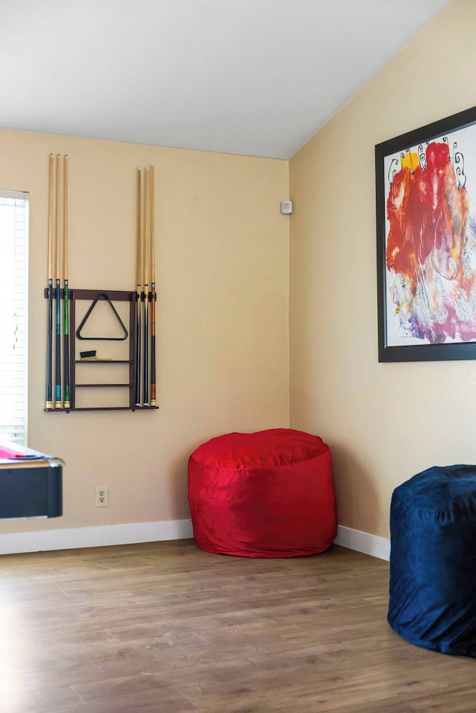 6 Beds 3 Baths Pool BBQ Near the Strip