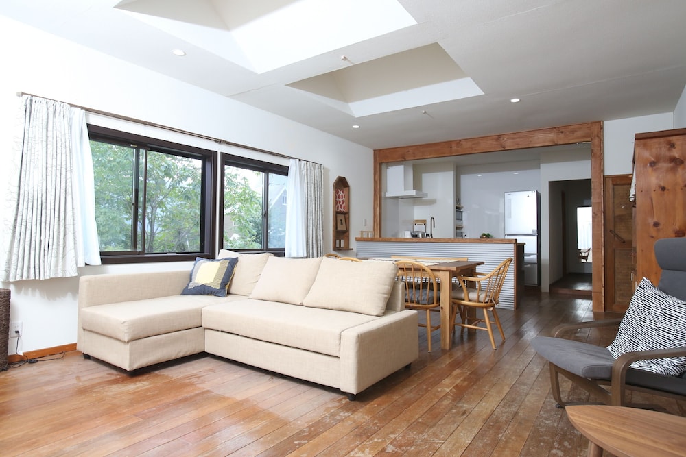 Sunnsnow Tall house view 5