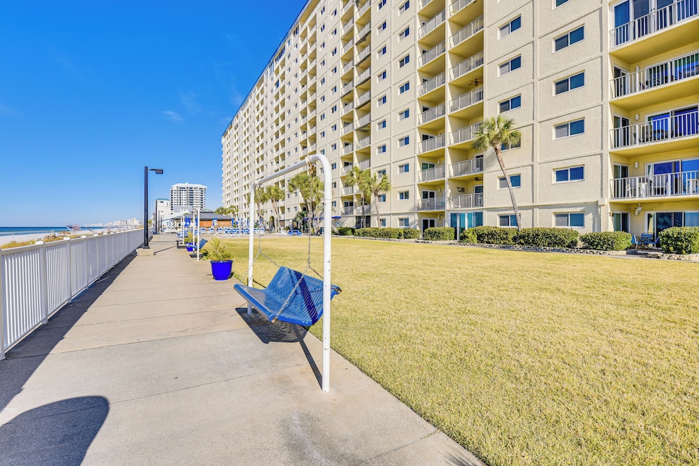 Beach & Pool Access: Regency Towers Condo in Pcb!