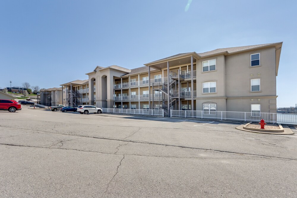 Lakefront Condo w/ Pool Access in Osage Beach! view 3