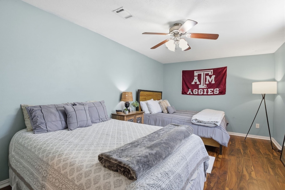 Howdy Hang Out - Cozy, Cute And Comfortable House! 2 Bedroom Home