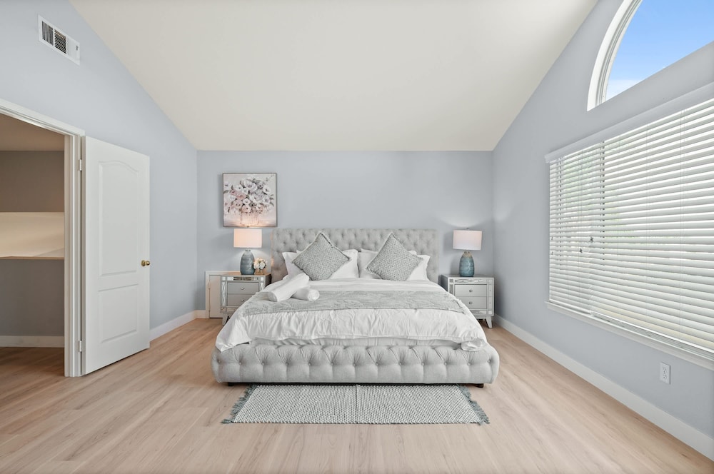 Bright Designer Home w Pool Near Everything