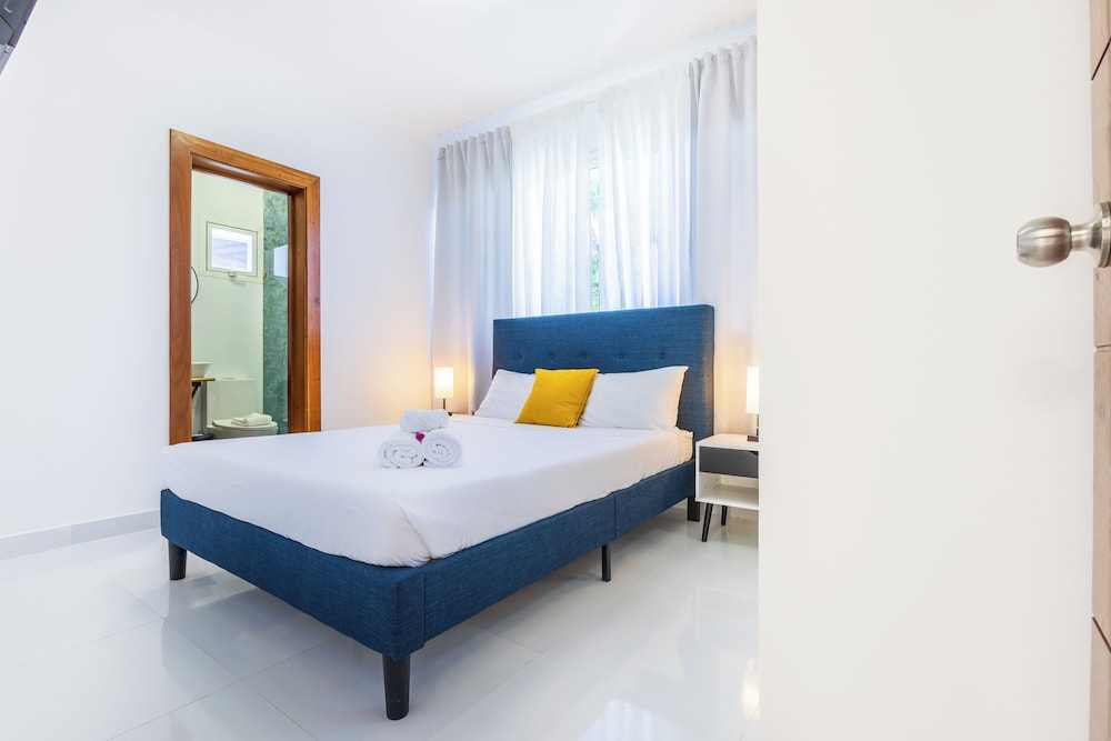 3-BR Villa with Pool & Rooftop Jacuzzi